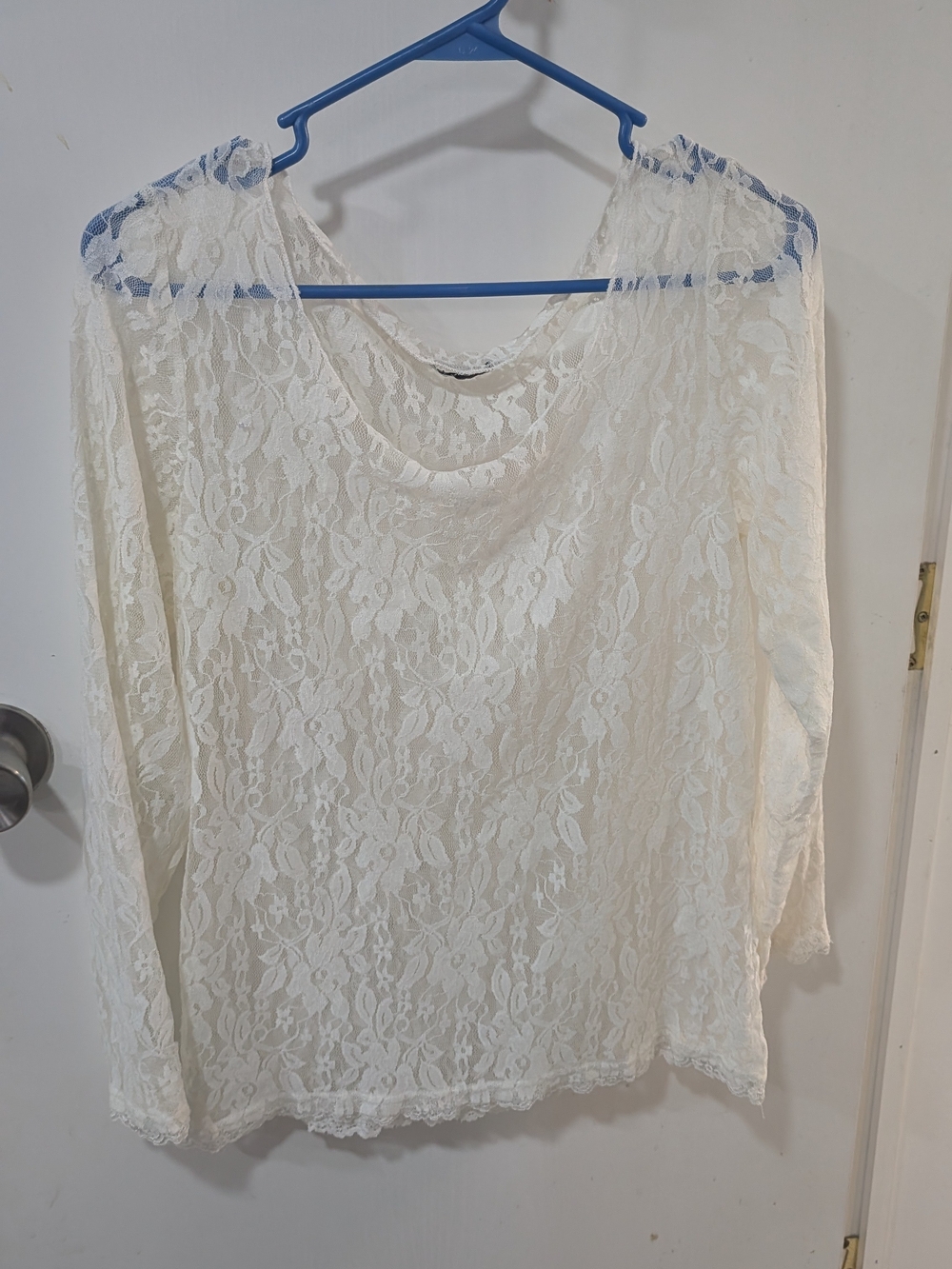 Lady Noiz Cream Lace Long-Sleeve Blouse